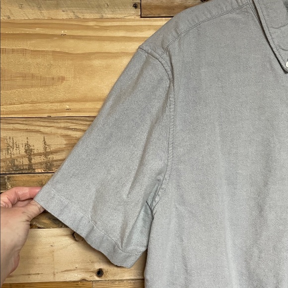 American Eagle Outfitters size XLT Light Gray Short Sleeve Button Down Shirt - Picture 5 of 9